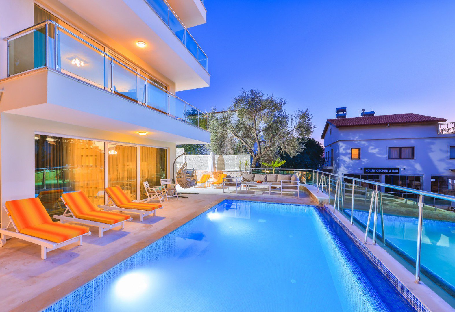 Villa Golden Lotus Deniz Manzaralı Denize Yakın Kiralık Yazlık Villa