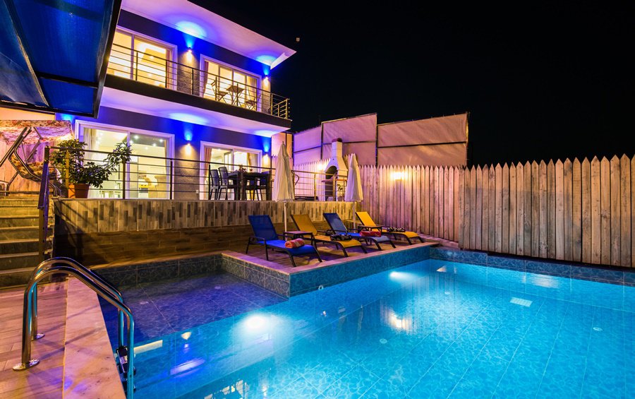 Villa Powder Doğa İçerisinde Jakuzili Kiralık Balayı Villası