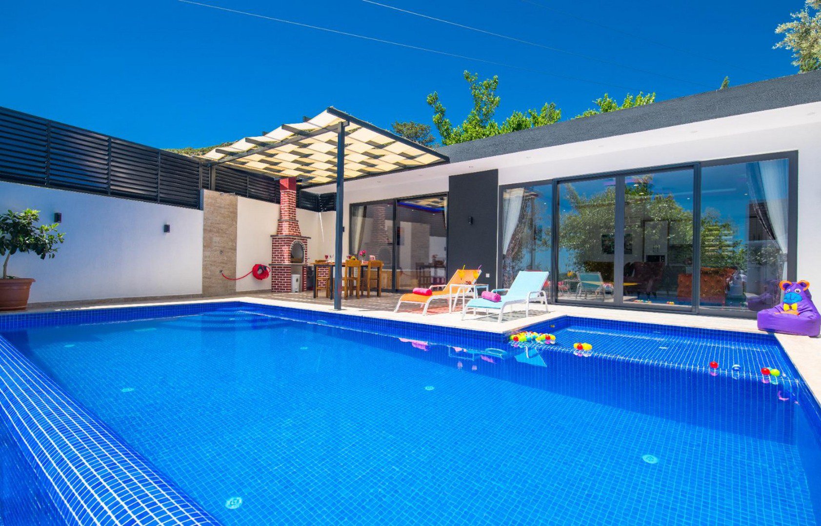 Villa Odak  Doğa İçerisinde Jakuzili Havuzu Korunaklı Kiralık Balayı Villası