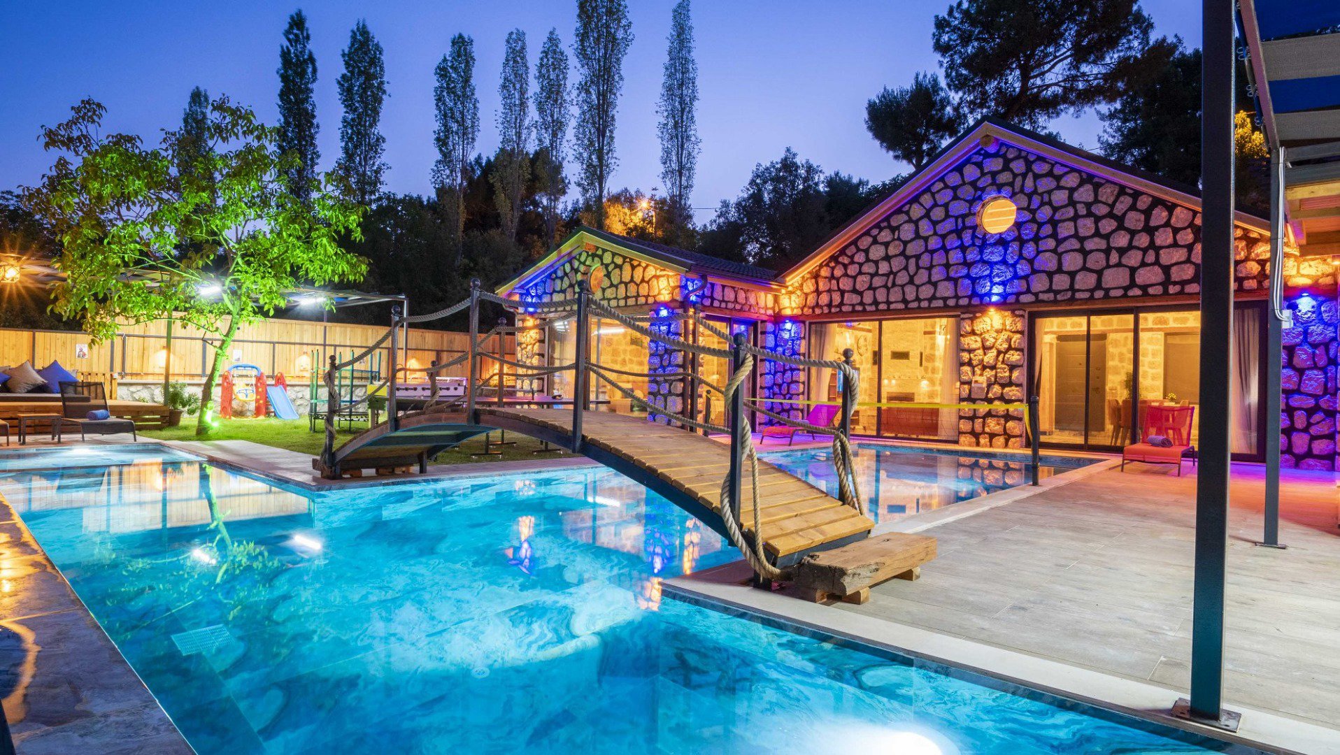 Villa Big Boss Havuzu Korunaklı Jakuzili Kiralık Balayı Villası