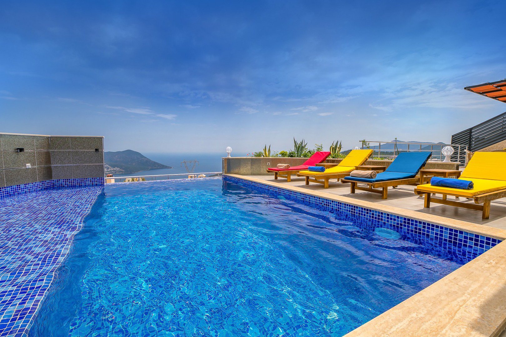 Villa Nature Deniz Manzaralı Havuzu Korunaklı Jakuzili Kiralık Villa