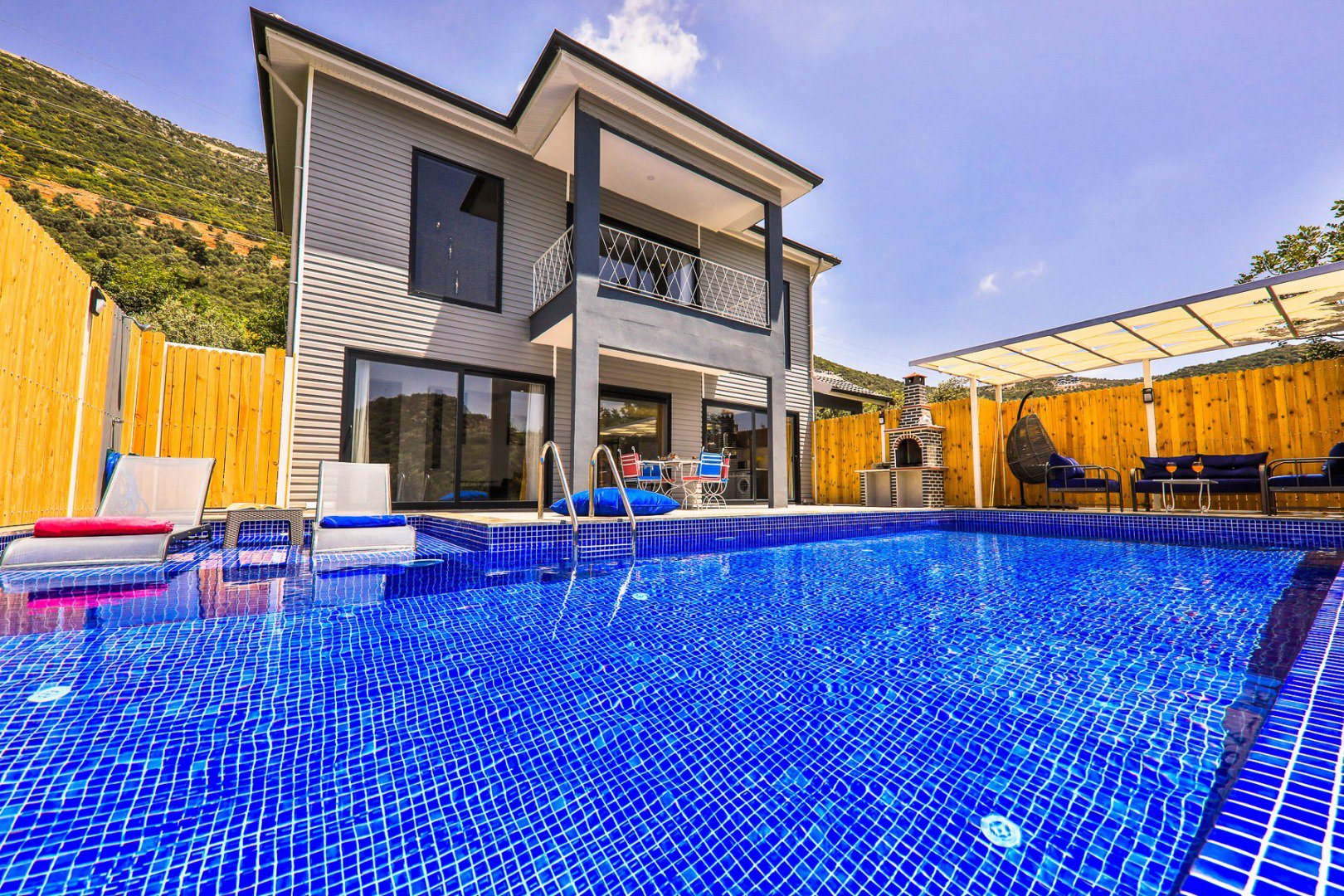 Villa Yağmur Queen Doğa İçerisinde Jakuzili Kiralık Balayı Villası