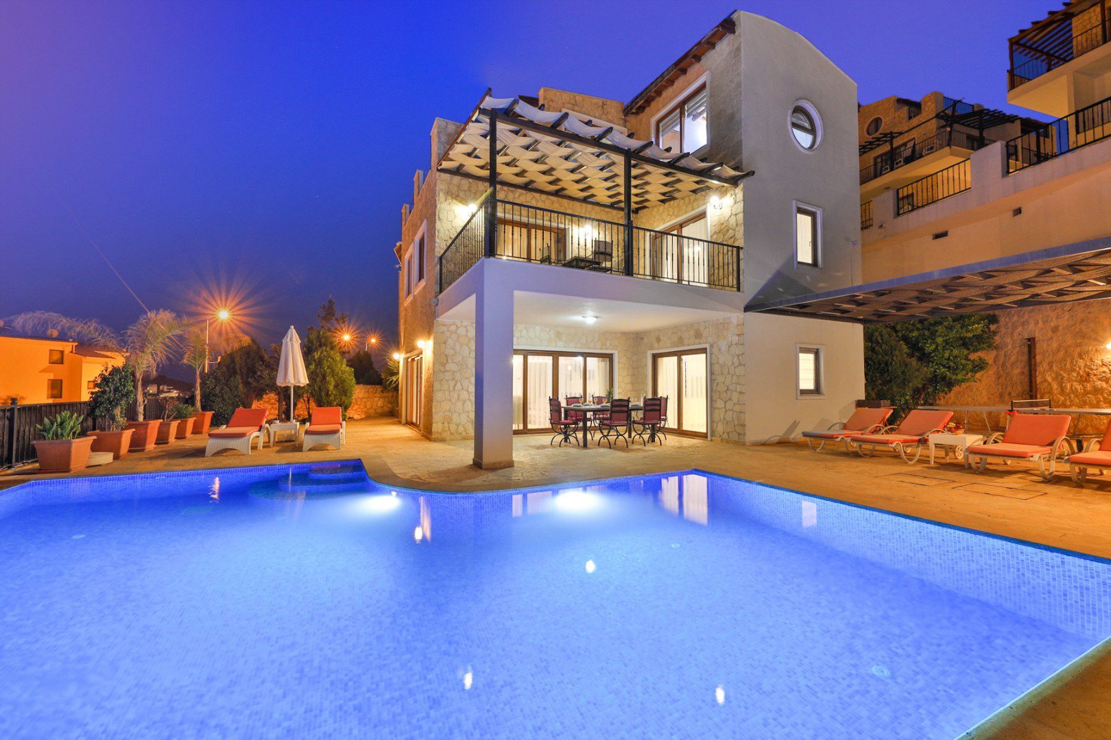 Villa Serta Deniz ve Doğa Manzaralı Aktiviteli Jakuzili Kiralık Yazlık Villa