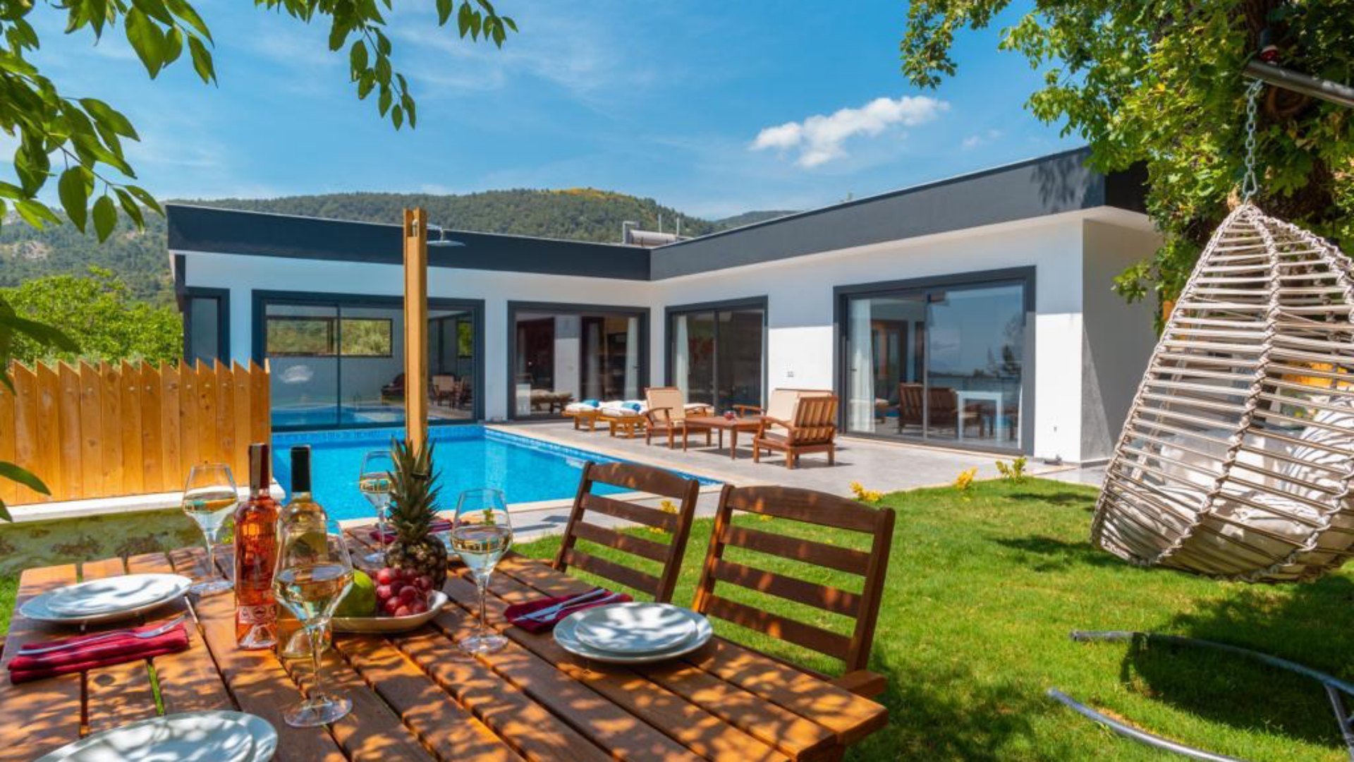 Villa Aqua