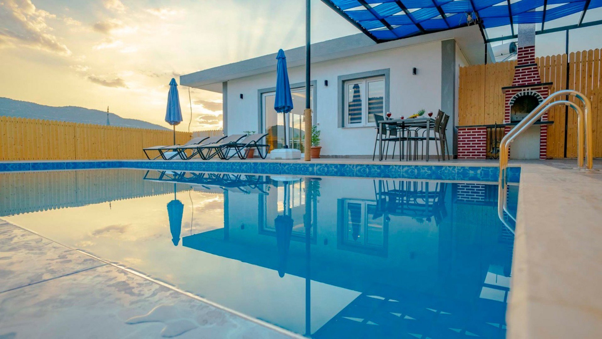 Villa Çetin Jakuzili Doğa İçerisinde Kiralık Balayı Villası