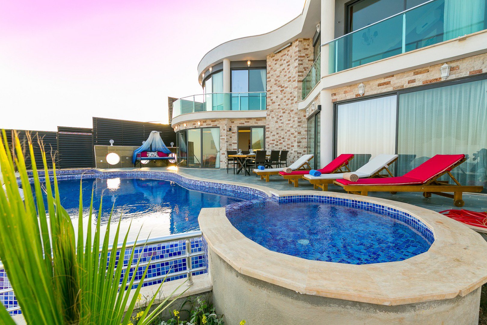 Villa Zirve Deniz Manzaralı Sonsuzluk Havuzlu Muhafazakar Villa
