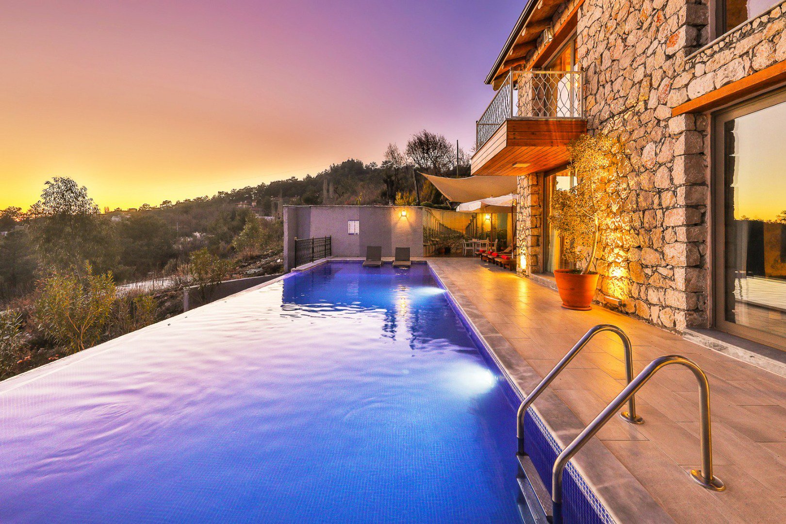 Villa Flora Doğa İçerisinde Jakuzili Kiralık Yazlık Villa