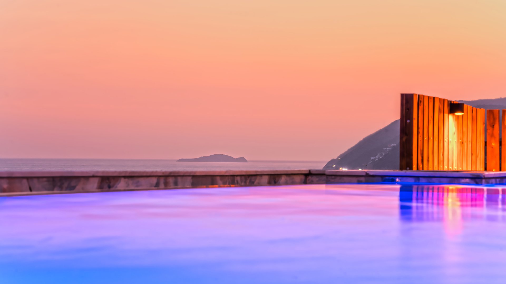 Villa Nevra Doğa ve Deniz Manzaralı Jakuzili Kiralık Villa