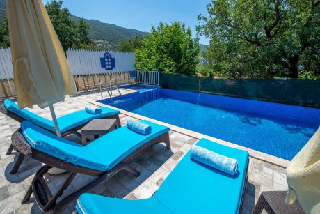 Villa Yeşil Ev Doğa İçerisinde Jakuzili Kiralık Balayı Villası