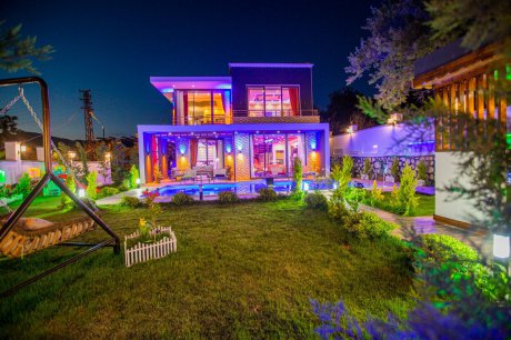 Villa Desen Lüks Havuzu Korunaklı Jakuzili Kiralık Tatil Villa