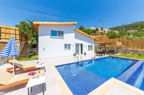 Villa Belis  Jakuzili Bahçeli Doğa Manzaralı Kiralık Balayı Villası