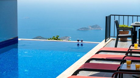 Villa Doruk Sarnıç Deniz Manzaralı Havuzu Korunaklı Kiralık Yazlık Villa