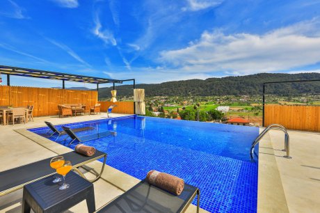 Villa Ela 1 Doğa İçerisinde Jakuzili Kiralık Balayı Villası