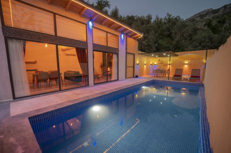 Villa Hik, Jakuzili Havuzu Korunaklı Kiralık Balayı Villası
