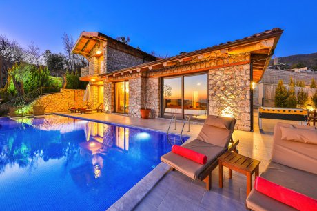 Villa İmeral Havuzu Korunaklı Jakuzili Doğa İçerisinde Kiralık Villa