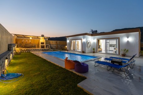 Villa Nehir Doğa İçerisinde Jakuzili Kiralık Balayı Villası