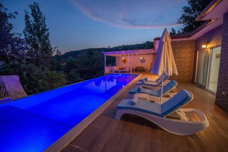 Villa Peri Doğa İçerisinde Jakuzili Kiralık Balayı Villası