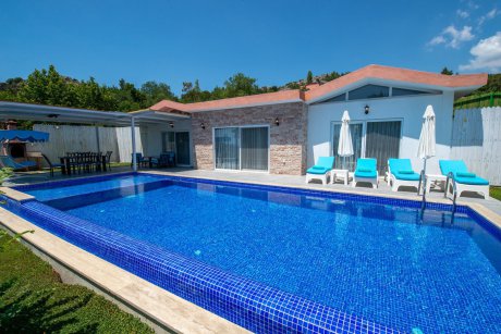 Villa Maram Doğa İçerisinde Jakuzili Kiralık Balayı Villası