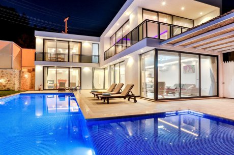Villa Eylül İslamlar Jakuzili (6) Kişilik Korunaklı Muhafazakar Havuzlu Villa
