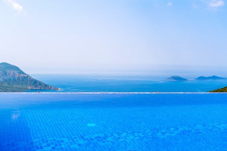 Villa İstanbul Deniz Manzaralı Havuzu Korunaklı Kiralık Balayı Villası
