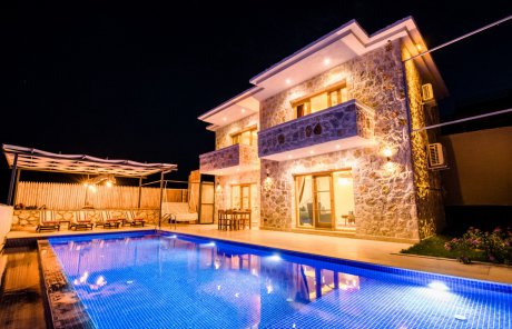 Villa Jet Denize Yakın Jakuzili Kiralık Balayı Villası
