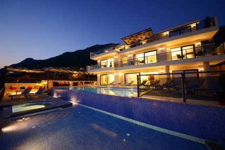Villa Kral (12) Kişilik Jakuzili Geniş Ailelere Uygun Kiralık Yazlık Villa