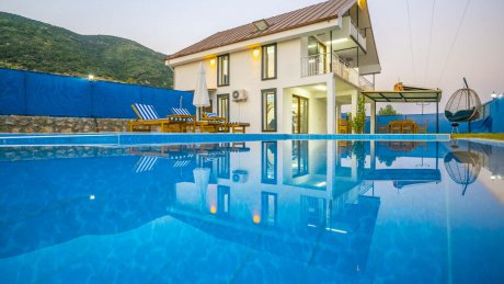 Villa Nur Sarıbelen (8) Kişilik Geniş Aileler İçin Kiralık Villa