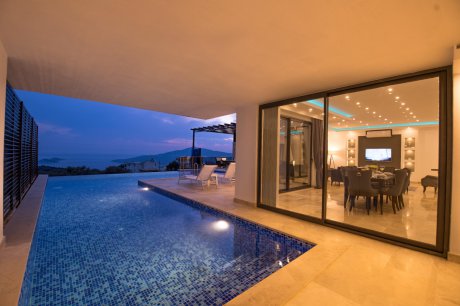 Villa Yağmur Deniz Manzaralı Merkezi Isıtmalı Havuzlu Saunalı Jakuzili Kiralık Balayı Villası