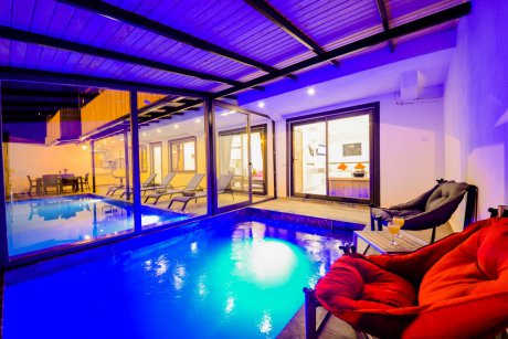 Villa Yaz 3 Merkeze Yakın Isıtmalı Havuzlu  Muhafazakar Villa