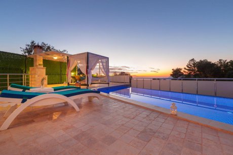 Villa Lapis Taş Ev Jakuzili Kiralık Balayı Villası