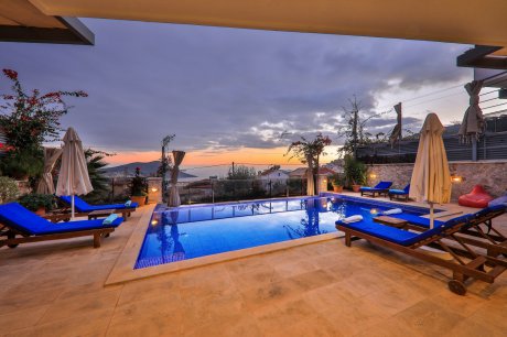 Villa Esma Deniz Manzaralı Denize Yakın Kiralık Villa