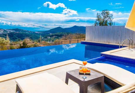 Villa Sıla Taş Ev Jakuzili Çocuk Havuzlu Kiralık Balayı Villası