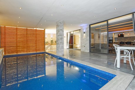 Villa Tarz Deniz Manzaralı Jakuzili Saunalı Isıtma Havuzlu Kiralık Balayı Villası