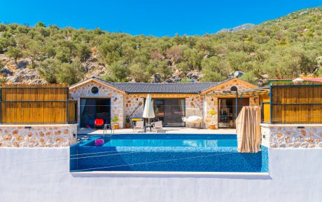 Villa Nefesim  Jakuzili Bahçeli Doğa Manzaralı Kiralık Balayı Villası