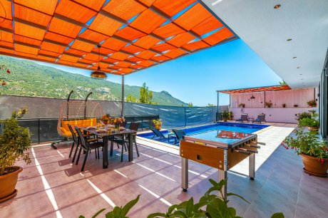 Villa Neon Lüks Jakuzili Aktiviteli Kiralık Balayı Villası