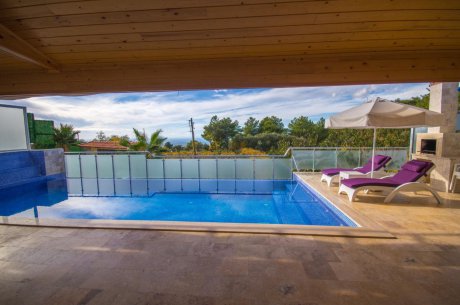 Villa Şirin Doğa Manzaralı Jakuzili Kiralık Balayı Villası