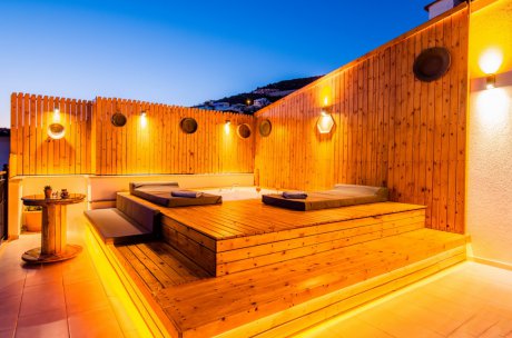 Villa Suit Benli Deniz Manzaralı Denize Yakın Jakuzili Kiralık Balayı Villası