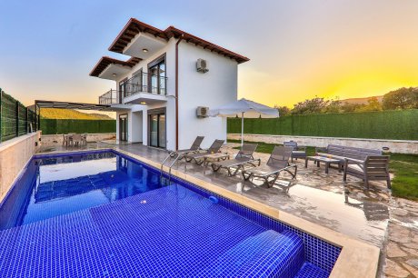 Villa Taylı 2 Jakuzili Doğa İçerisinde Kiralık Yazlık Villa