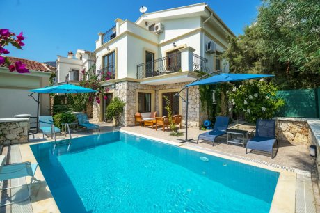 Villa Unique Deniz Manzaralı Merkezi Denize Yakın Kiralık Yazlık Villa