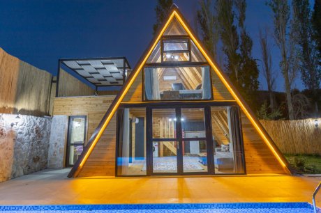 Villa Zübeyde 2 Özel Havuzlu Jakuzili Bungalov Kiralık Balayı Villası