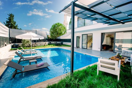 Villa Oreo Denize Yakın Jakuzili Kiralık Balayı Villası