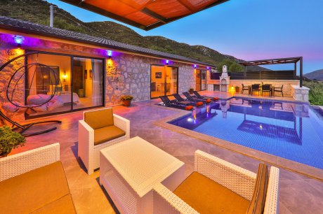 Villa Tanç Jakuzili Havuzu Korunaklı Kiralık Yazlık Villa