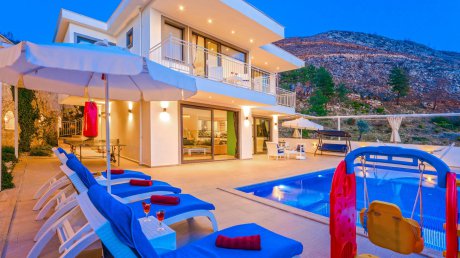 Villa Fera Deniz Manzaralı Isıtmalı Havuzlı Saunalı Jakuzili Kiralık Balayı Villası