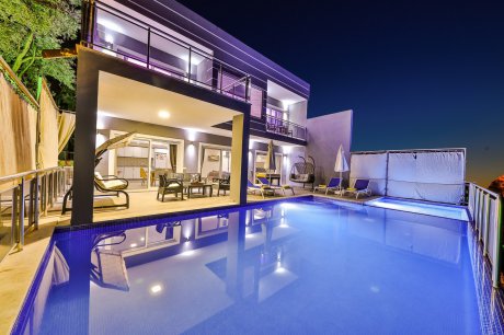 Villa Nil Doğa İçerisindeHavuzu Korunaklı Jakuzili Kiralık Villa