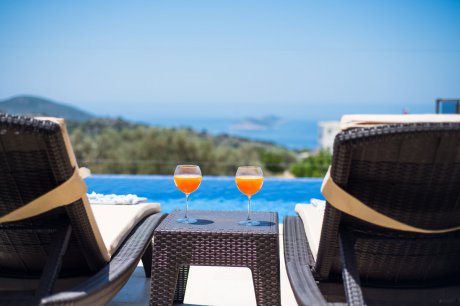 Villa Betül Deniz Manzaralı Isıtmalı Havuzlu Saunalı Jakuzili Kiralık Balayı Villası