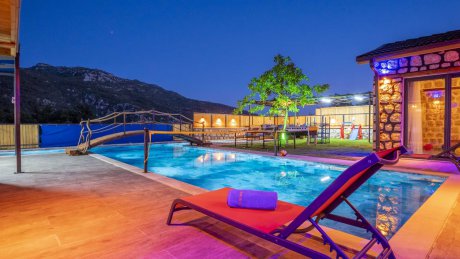 Villa Big Boss Havuzu Korunaklı Jakuzili Kiralık Balayı Villası