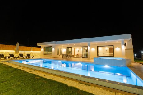 Villa Edda Doğa İçerisinde Jakuzili Havuzu Korunaklı Kiralık Villa