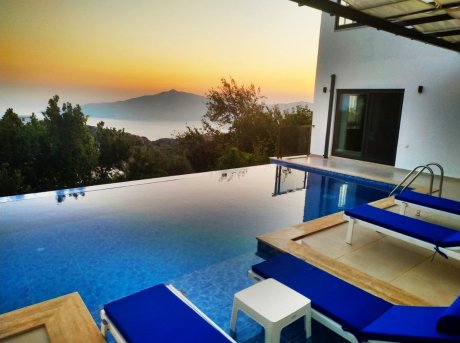 Villa Zeytin Sarnıç Deniz Manzaralı Merkezi Kiralık Balayı Villası