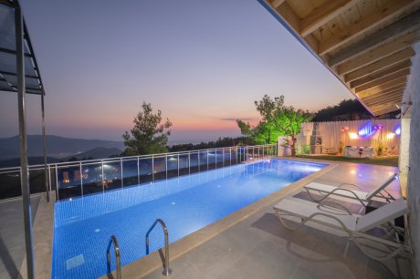 Villa Savaş Isıtmalı Havuzlu Jakuzili Kiralık Balayı Villası