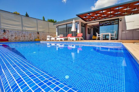 Villa Zen Deniz Manzaralı Isıtmalı Havuzlu Jakuzili Bahçeli Kiralık Balayı Villası